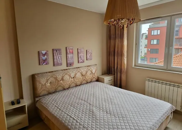 Bright And Spacious With Panoramic Views 公寓