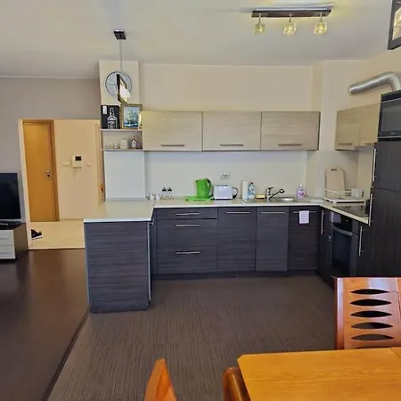 Bright And Spacious With Panoramic Views *