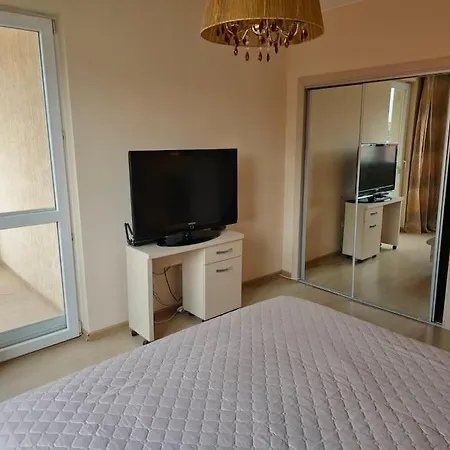 아파트 Bright And Spacious With Panoramic Views