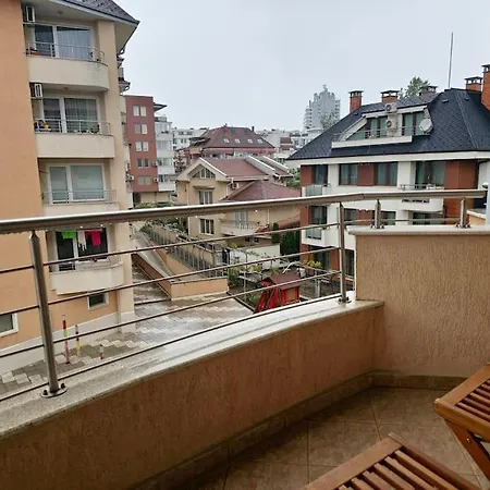 아파트 Bright And Spacious With Panoramic Views
